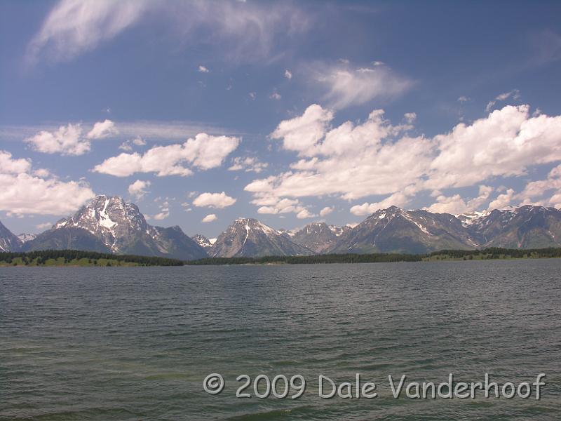 DSCN0033.JPG - The Grand Tetons seem to just rise right out of the water!