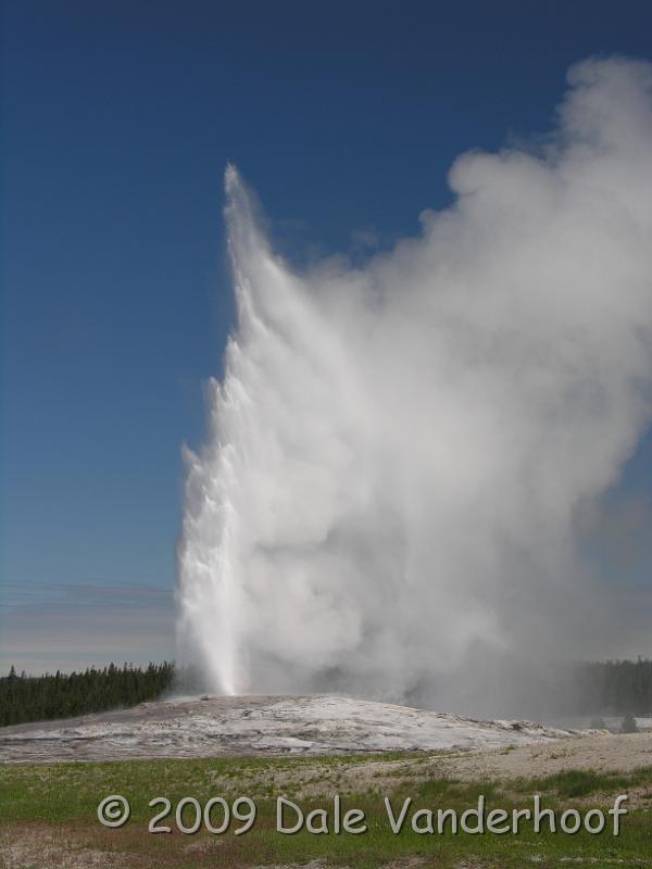 DSCN0177.JPG - Old Faithful in Yellowstone National Park. She was right on time!
