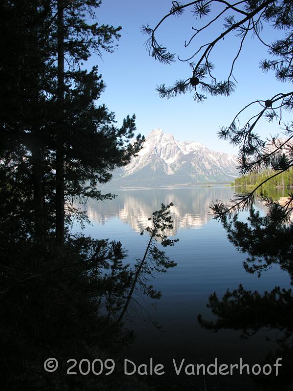 DSCN0313.JPG - Lake reflection